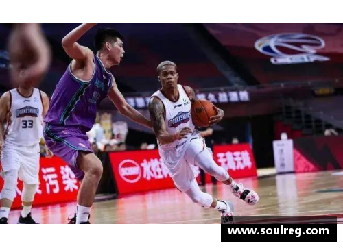 身高1米8的篮球明星如何突破极限成为赛场上的顶尖球员